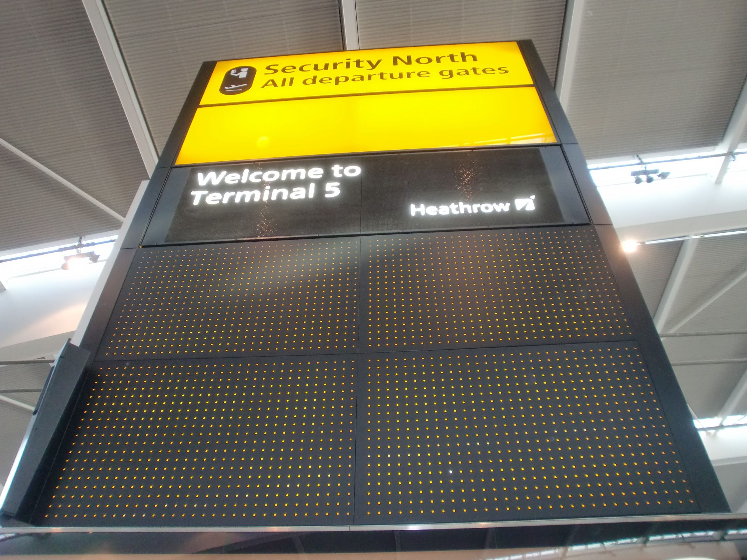 Read more about the article Mobiliario Aeropuerto de Londres Heathrow