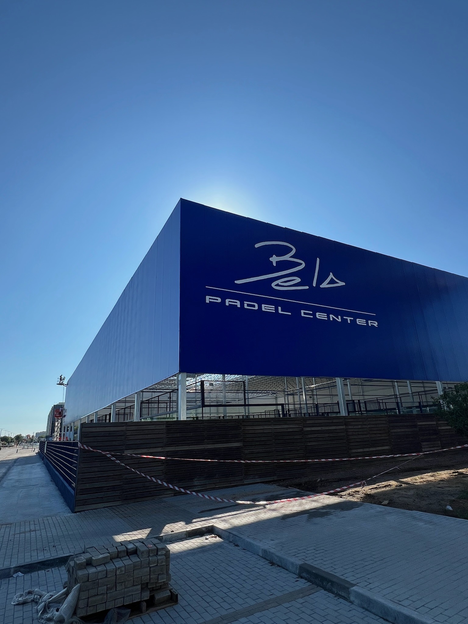 Read more about the article CoverTEGSPORT,  cubierta pistas Bela Padel Center BCN